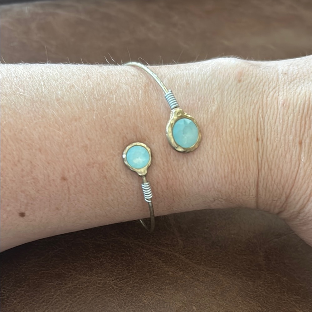 Elegant Gold and turquoise Stone Bracelet